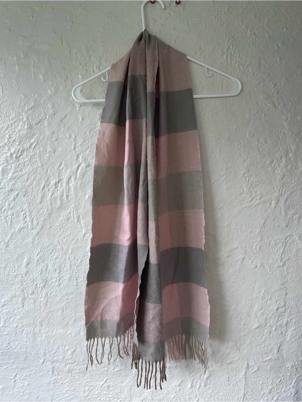 Made in England 100% cashmere pink gray plaid winter scarf, fringe hem